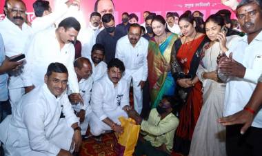 बाबुराव चांदेरे यांच्यामुळे गोर-गरीबांची दिवाळी गोड 