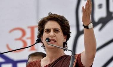 प्रियंका गांधींवर कविता चोरल्याचा आरोप
