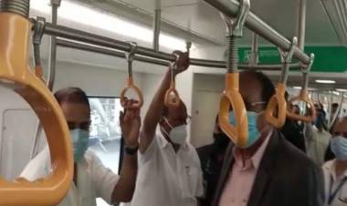 शरद पवारांची मेट्रोतून सफर, पुणे मेट्रोच्या कामाचा घेतला आढावा