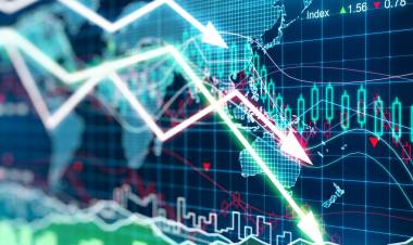 शेअर बाजारावर युद्धाचं सावट; हजार अंकांनी सेन्सेक्स घसरला