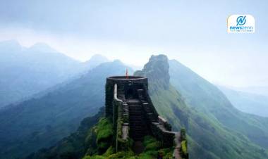 Rajgad Fort | राजगडावर हादरवणारी घटना; ५० फूट दरीत कोसळल्यानंतर २ तासांनी जीवदान