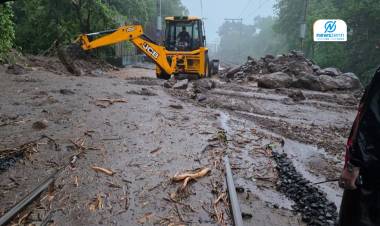 Heavy Rains Disrupt Rail Traffic : मुसळधार पावसाचा रेल्वे वाहतुकीला फटका; कर्जत–लोणावळा घाटातील दरडीमुळे डेक्कन क्वीनसह अनेक गाड्या रद्द 