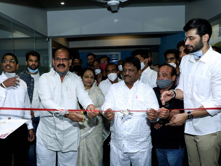 भोसरीत स्पाइन मॉल येथे  'फिटनेस एरेना' जिम चे उदघाटन 