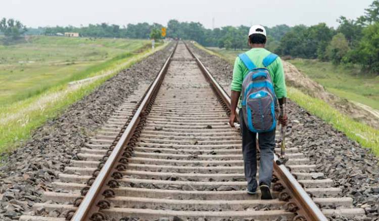 लॉक डाऊन नंतर पुणे दौंड रेल्वेला हिरवा कंदील 